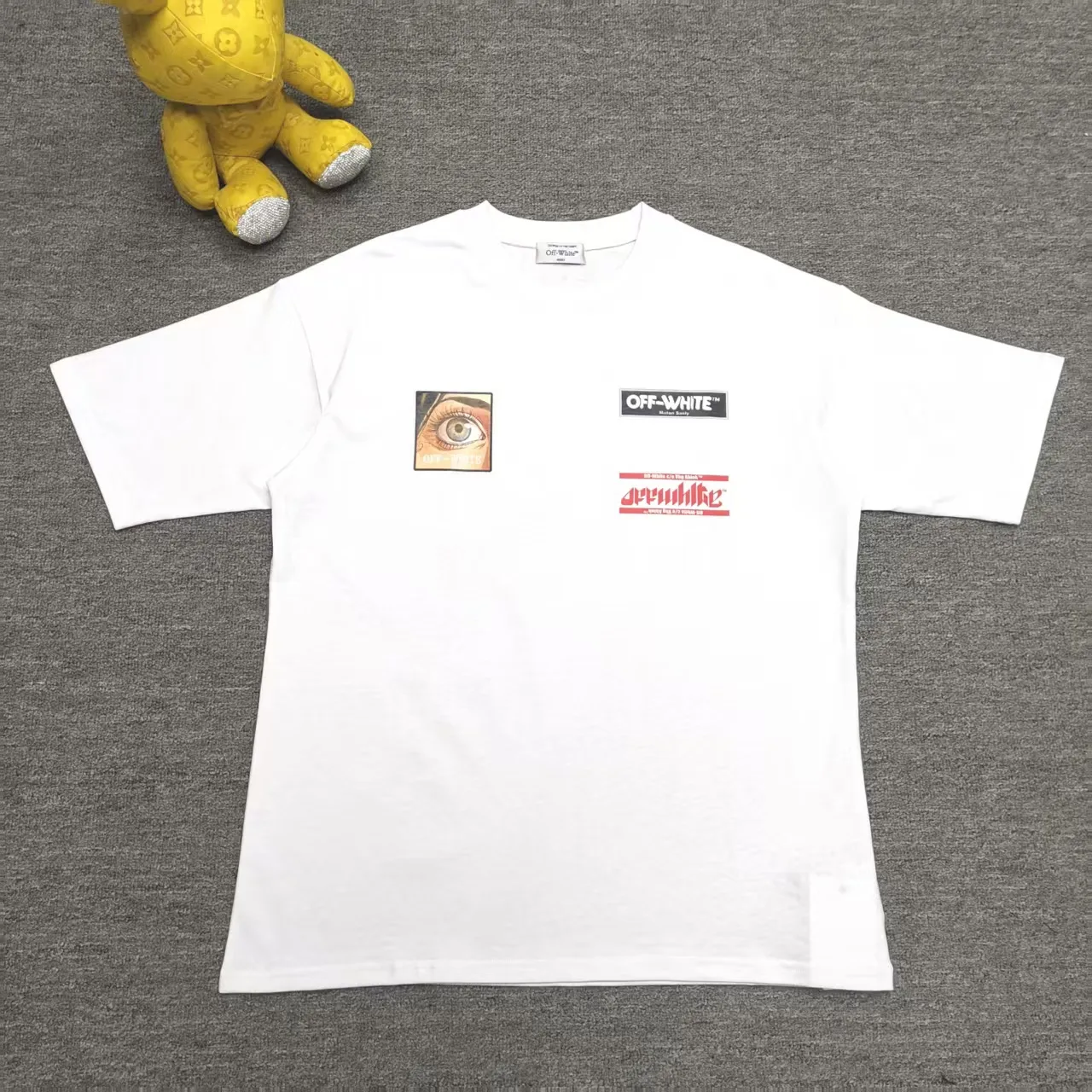 The top proven version OFF-WHI* 25SS new printed short-sleeves, loose fit, the same style for male and female couples stars. American designer Virgil Abloh founded the luxury street brand Off-White based on the pop culture of the younger generation. Walking between street culture and high-end fashion, contemporary elements are used to interpret youth culture, and fine workmanship is used to interpret trendy clothing. Photos, paintings and eye-catching graphic printing are all sources of inspiration for the designer. 32 counts of 260g double yarn pure cotton fabric, the printing uses Kornit digital direct injection technology, and the picture is clear. The white glue base ensures the firmness of the printing, and machine washing is stress-free - 1:1 original mold opening, ZP development, perfectly restored to the original version, produced by a large factory, not produced by a small factory on the market, fine wiring, top-notch craftsmanship, welcome to compare - A full set of customized accessories for collar labels, hang tags, and wash water labels - Exclusive logo packaging - No matter age, body shape or gender, it is very suitable for both men and women. All details are real photos, buy with confidence. Color: Black White Size: S-XL P;120